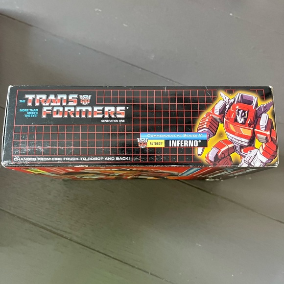 Transformers- Commemorative Series V - Picture 2 of 4